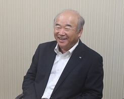 國井総一郎氏